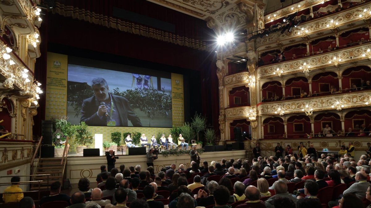 Mobilitazione a Bari: tremila agricoltori al Petruzzelli in difesa del Made in Italy