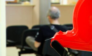 Piano liste d’attesa in Puglia: anticipate 6.315 visite, ma il 30% rifiuta la nuova data. Decaro: «Grazie agli operatori sanitari»