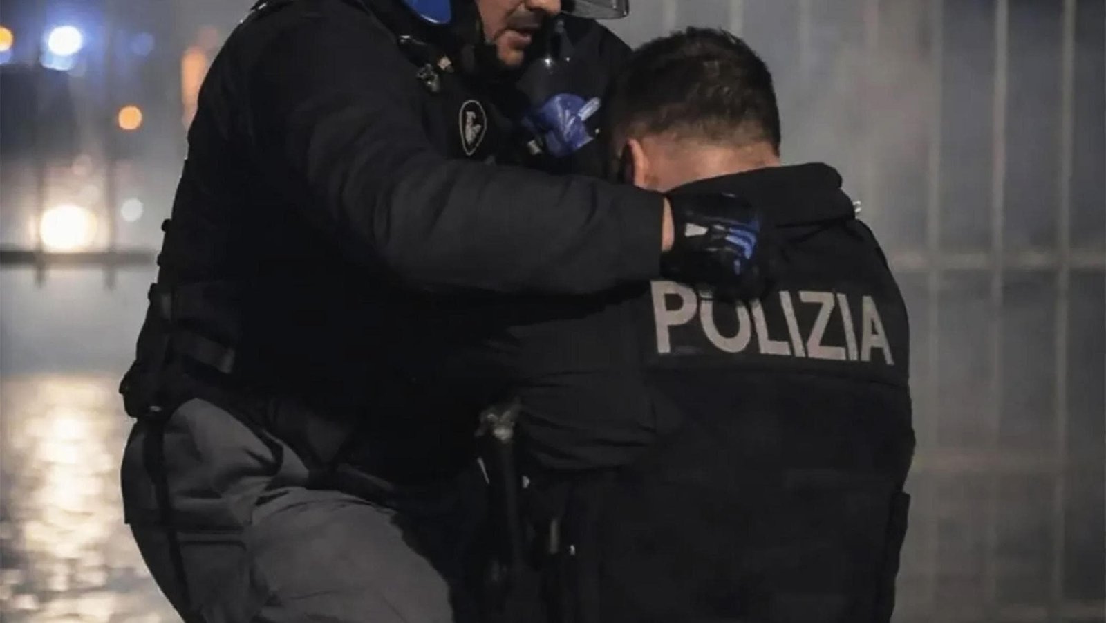 Piazze vietate ai condannati, fermo preventivo e divieto di armi per i minori: approvato il decreto sicurezza