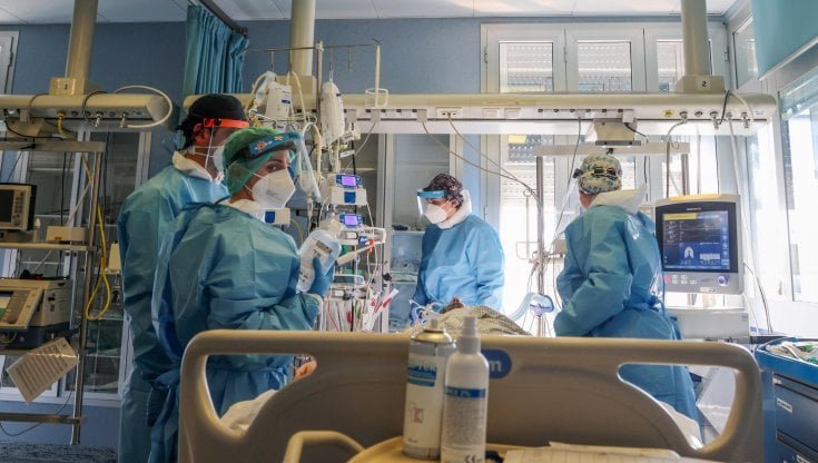 Sanità in Puglia: Piano Decaro prevede 6.300 visite anticipate in una settimana e modifica delle Liste d'Attesa.