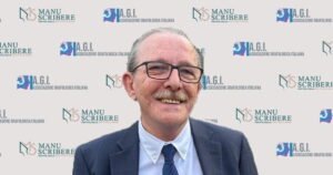 “Si legge l'anima nella scrittura a mano. Ridiamo la stilografica ai bambini”