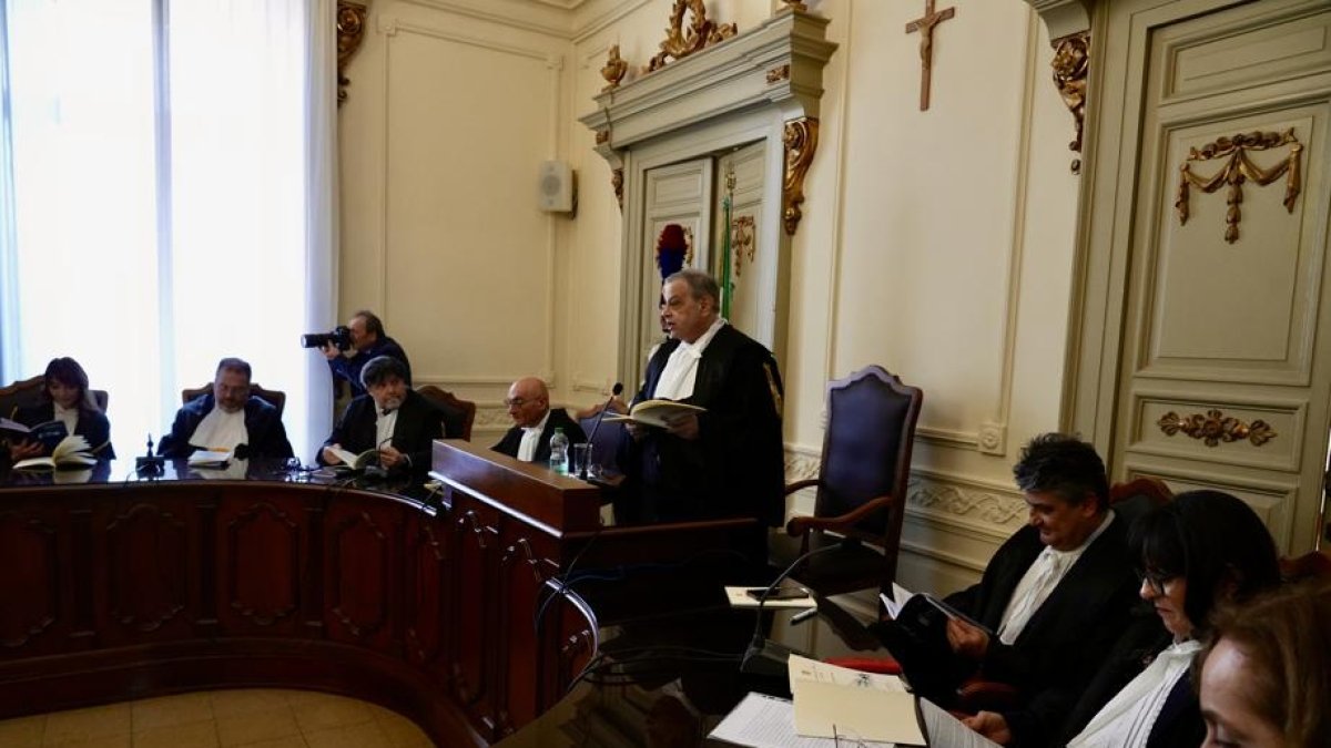 Tar Puglia: nel 2025 i ricorsi aumentano del 30%. A Bari, il tribunale è ingolfato per la Carta del docente, con 600 casi trattati.