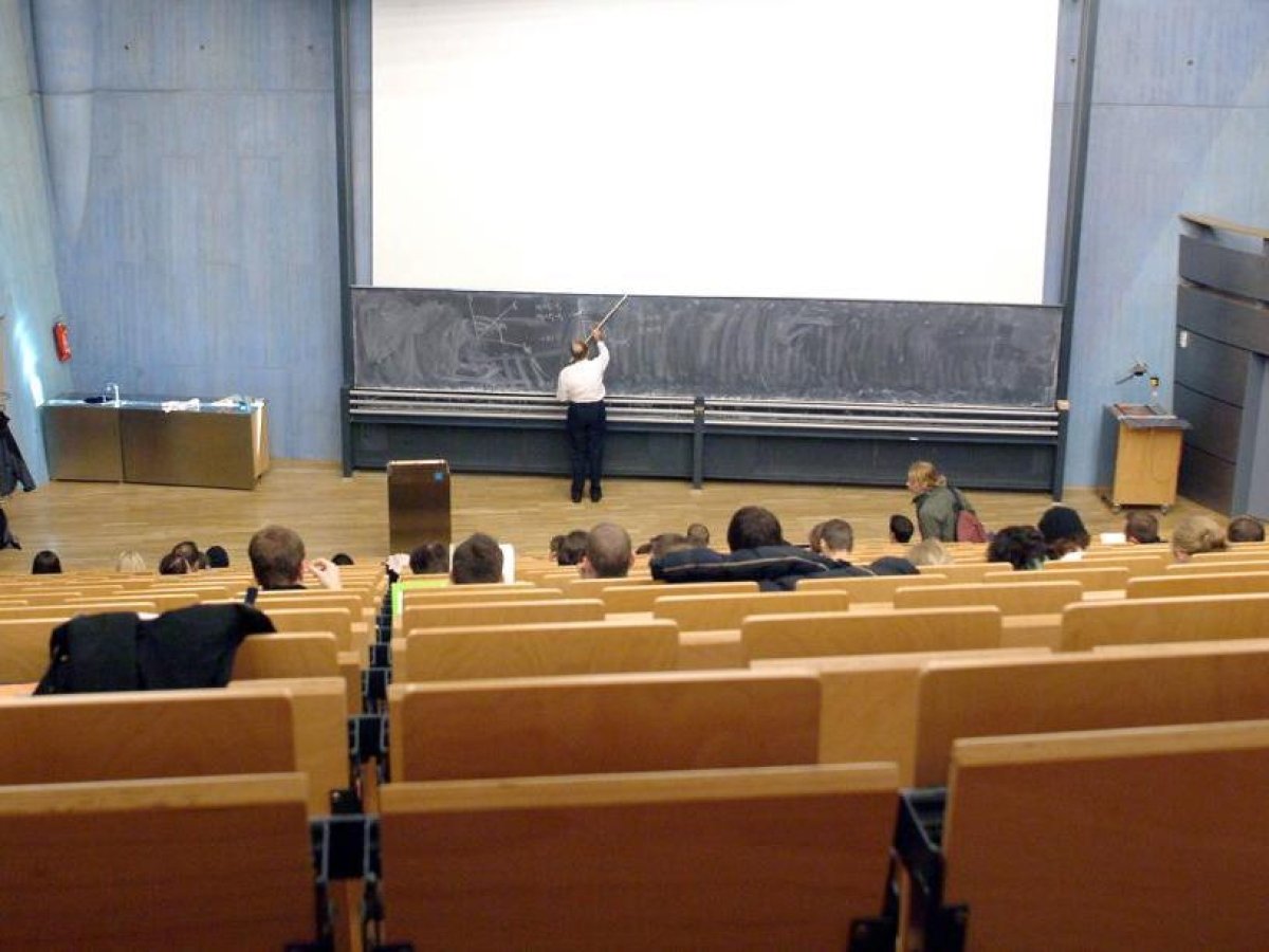 Uniba, raddoppio delle tasse per gli studenti: le associazioni avvertono: «Verificate prima di pagare». Il rettore Bellotti: «Nessun aumento».