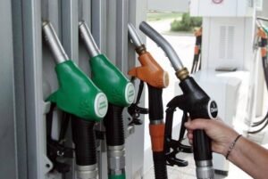 Aumento dei prezzi di diesel e benzina: il gasolio raggiunge i massimi da 4 anni.