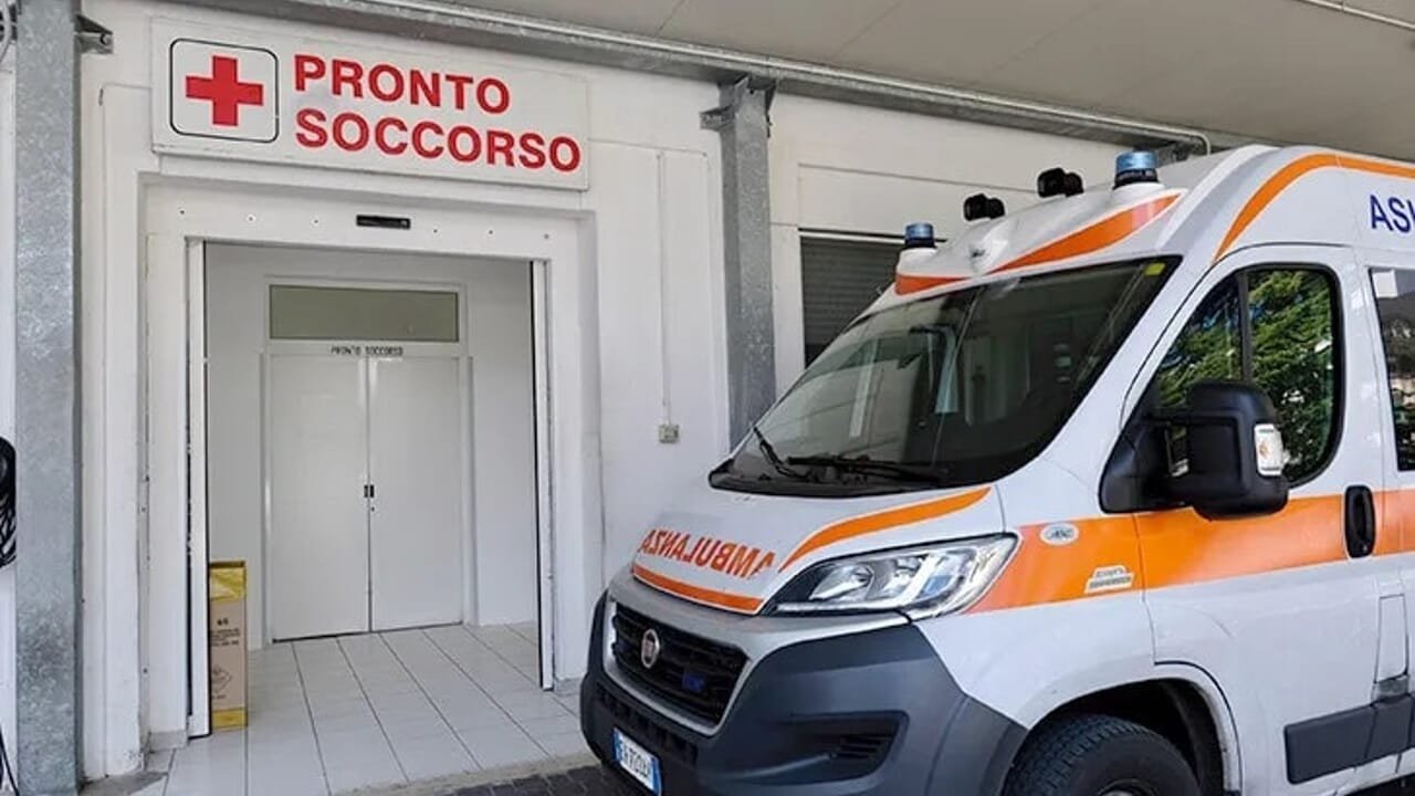 Blocco assunzioni: autisti del 118 e ausiliari di Foggia temono per il posto di lavoro: “Senza di noi il sistema crolla”