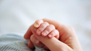 Congedo di paternità: un padre su tre non lo utilizza, con un divario nord-sud persistente.