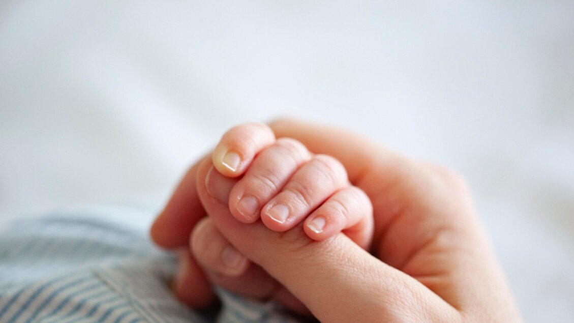 Congedo di paternità: un padre su tre non lo utilizza, con un divario nord-sud persistente.