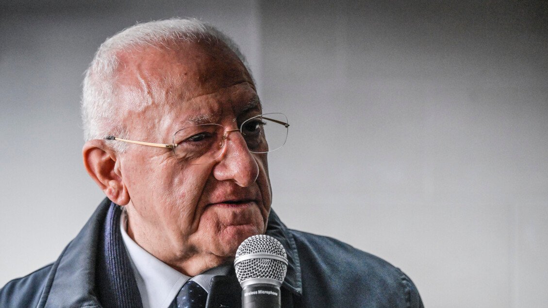 De Luca candidato a Salerno, vacilla l'alleanza Pd-M5s in altri comuni