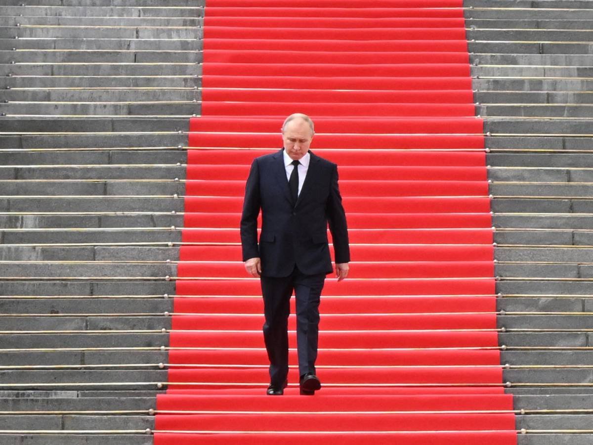 Effetto Iran su Putin: lo Zar si blinda tra zone off limits e restrizioni sul web