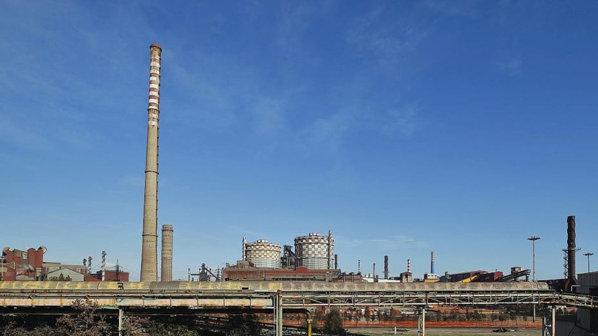 Ex Ilva di Taranto, ricorso dei cittadini per fermare immediatamente l'area a caldo.