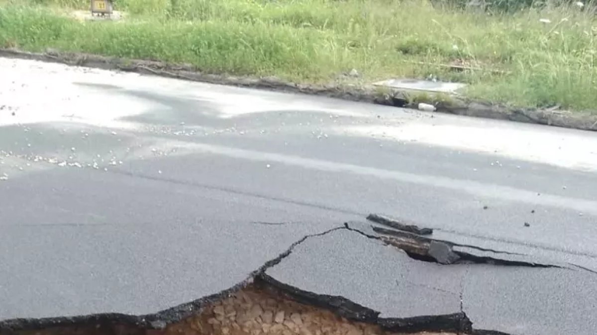 Ex Ilva, sindacati denunciano: «Aperta una voragine in strada accanto a Treno Nastri 2»