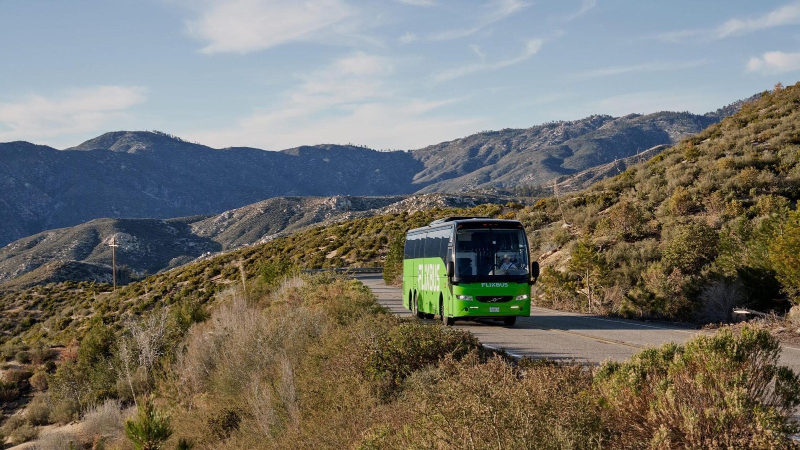 FlixBus potenzia la rete per Pasqua: più corse, maggiori collegamenti internazionali e nuove rotte nei territori meno battuti.