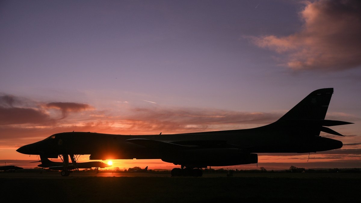 Guerra in Iran: attacco con missili e droni agli Emirati Arabi Uniti e nuovi raid israeliani su Teheran e sul Libano.