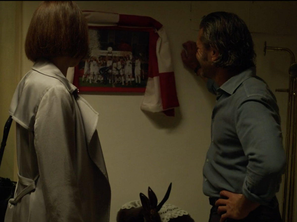 Guerrieri e il "falso storico" del Bari calcio: «Questo è l’unico trofeo vinto in tutta la storia biancorossa». I tifosi insorgono: è una foto del campionato 2022.