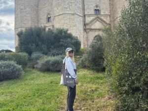 Hohenstaufen: il fantasy made in Puglia ispirato a Federico II. «Giocando con quiz e falchi, ci addentriamo nel mistero di Castel del Monte»