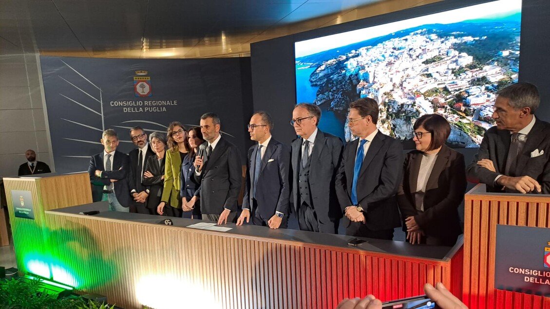 In Puglia stop a nuove domande per avvisi finanziati con Fesr-Fse, è polemica