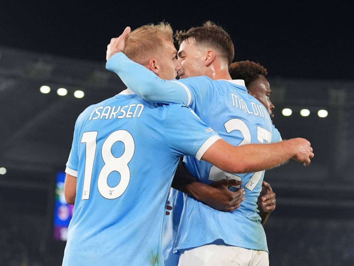 La Lazio batte il Milan e avvantaggia l’Inter: Isaksen punisce i rossoneri