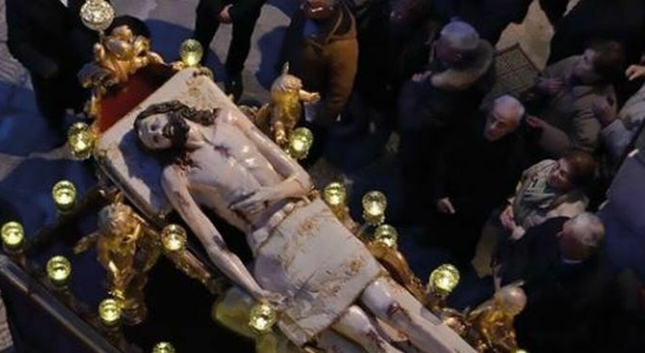 La Pasqua in Puglia: luoghi, itinerari, riti ed eventi in un libro