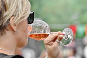 La Vieste en Rose 2026: settima edizione dell'evento dedicato ai vini rosati