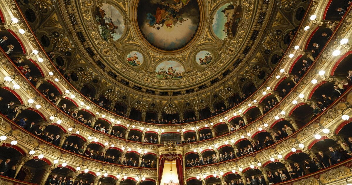 La cacciata di un direttore d'orchestra e l'effetto "cringe" al Teatro Massimo