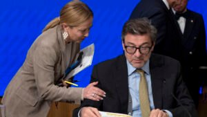 Mattarella firma il decreto legge sui carburanti: misure per circa mezzo miliardo, tra cui il taglio delle accise.