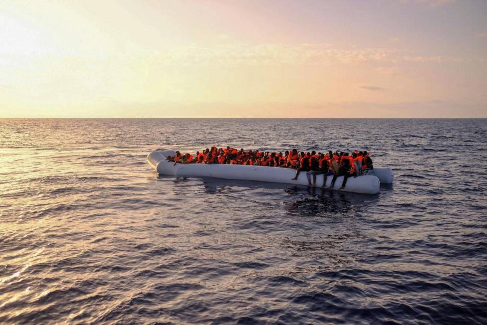 Migranti: "Il trattenimento dei richiedenti asilo deve essere conforme alla Costituzione e al diritto dell'UE"