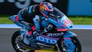 Moto3 Brasile: dominio di Quiles, caduta per Almansa. Pratama conquista un podio storico per l'Indonesia.