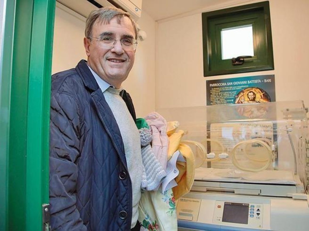 Neonato morto nella culla termica, don Ruccia: «Sono stato messo alla gogna. Ho patteggiato per fermare la macchina del fango»