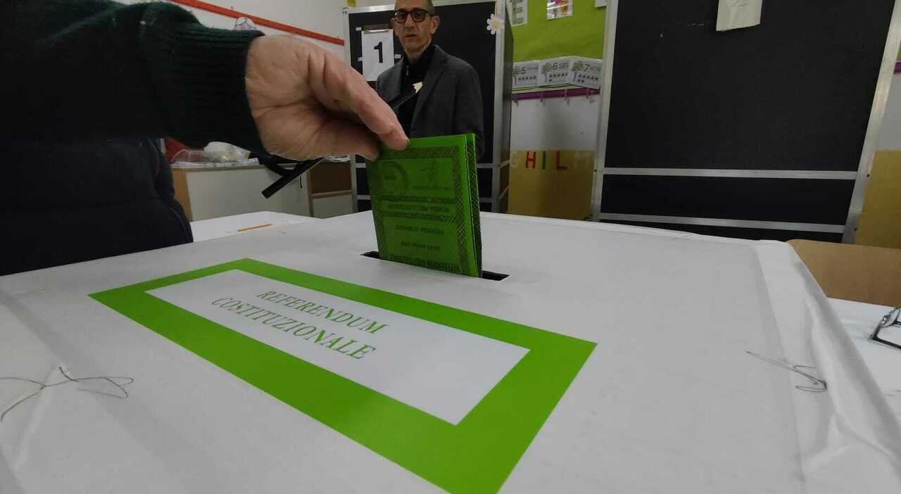 Referendum: al voto 3,5 milioni di pugliesi, affluenza alle 19 al 31%, media nazionale oltre il 38%