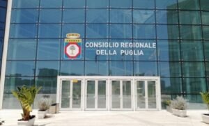 Sanità in Puglia: buco di bilancio di 369 milioni nel 2025. Misure di risanamento in fase di studio da parte della Regione e dei ministeri.