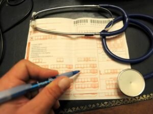 Sanità in Puglia: la Regione interviene per risanare i conti con aumento di tasse e ticket, chiusura di reparti e stop alle assunzioni.