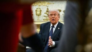 Trump interrompe i commerci con la Spagna: «Non ci hanno dato le basi» e critica Starmer: «Non è mica Winston Churchill»