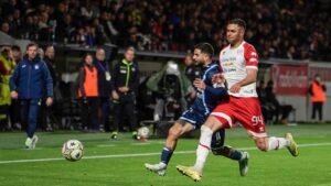 Un super Insigne abbatte l'Entella, il Palermo vince di misura contro il Bari. Izzo torna al gol con l'Avellino.