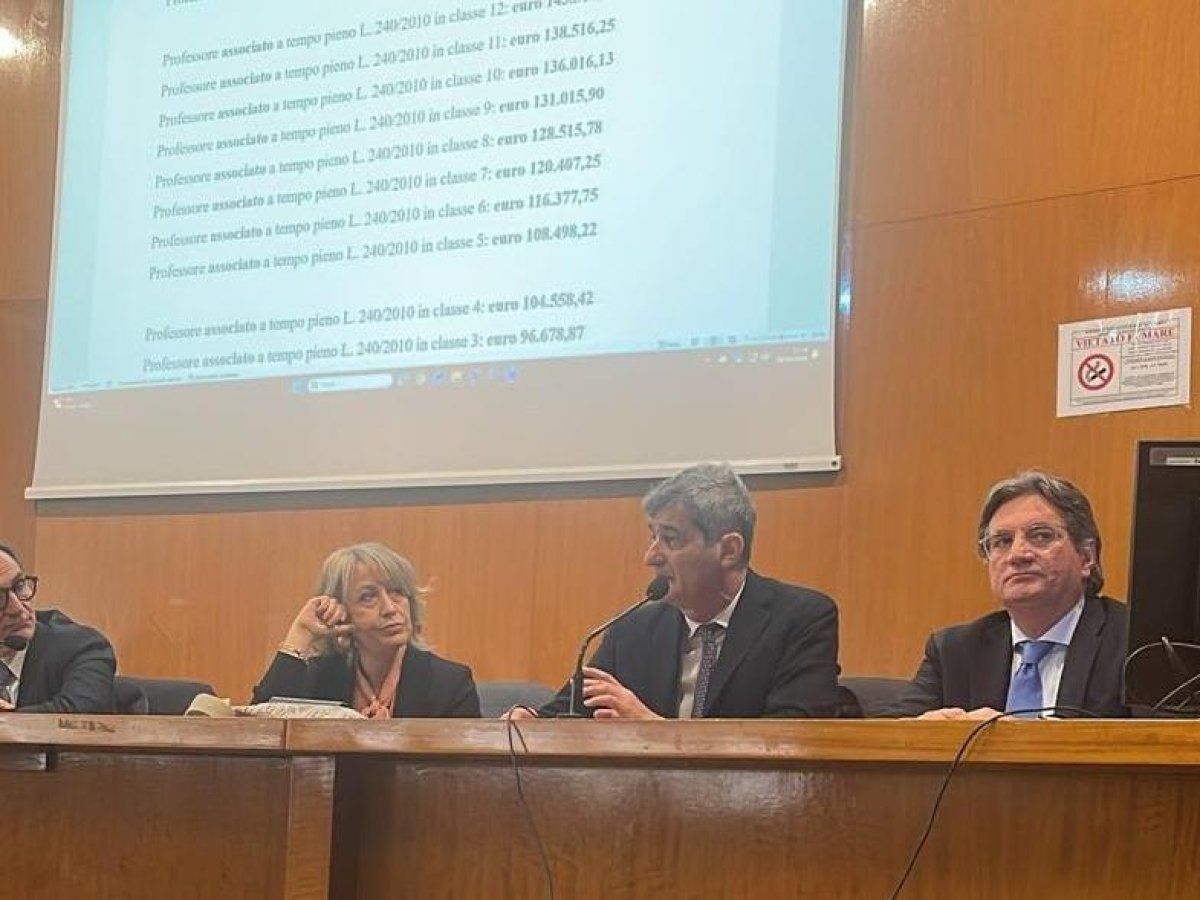 Vertenza dei professori associati all'Università di Bari: si apre uno spiraglio per l'assunzione di 98 ricercatori in Puglia.