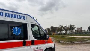 Albero cade per il vento, muore una 16enne in Puglia
