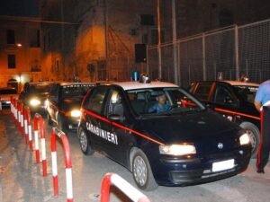 Barletta, un 49enne ucciso a mani nude. Fermato un uomo, indagano i carabinieri.