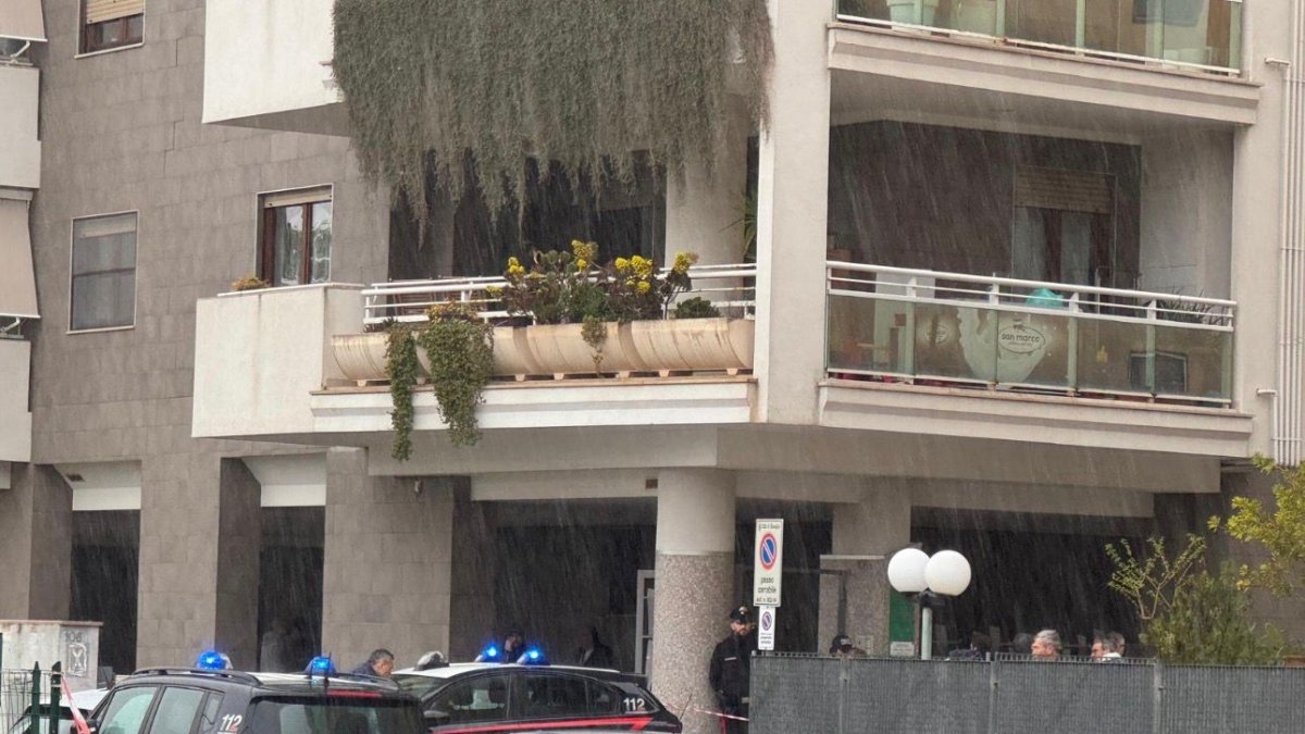 Bisceglie: uomo getta la moglie dal balcone e si lancia a sua volta, entrambi morti