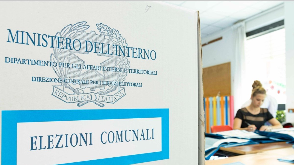 Comunali a Salerno: otto candidati sindaco, De Luca guida sette liste senza il Pd.