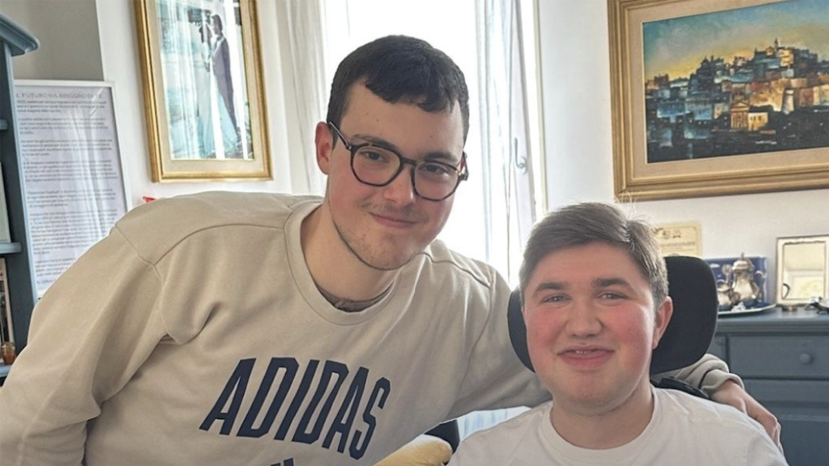 Emanuele e Karol, i due compagni di banco nominati alfieri della Repubblica da Mattarella: un'amicizia che supera la disabilità.