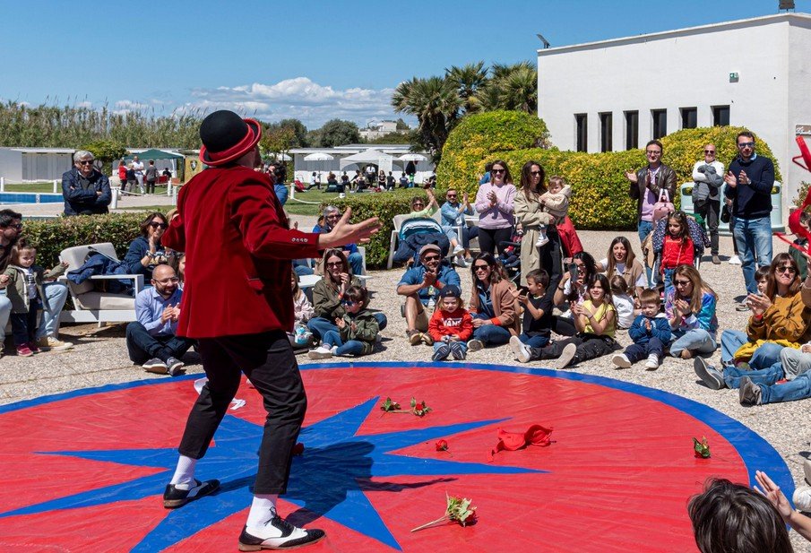 Feste, musica, pic-nic e luoghi d'arte: la Puglia celebra il 25 aprile e dà il benvenuto alla bella stagione.