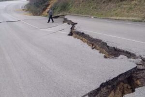 Frana di Petacciato: Italia divisa in due, autostrada e ferrovia nel caos. La Protezione Civile avverte: "Tempi lunghi".