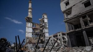 Guerra in Iran: oggi inizia il giorno dei negoziati. Trump: “No pedaggi a Hormuz, sono acque internazionali”. Delegazione Usa arrivata a Islamabad.