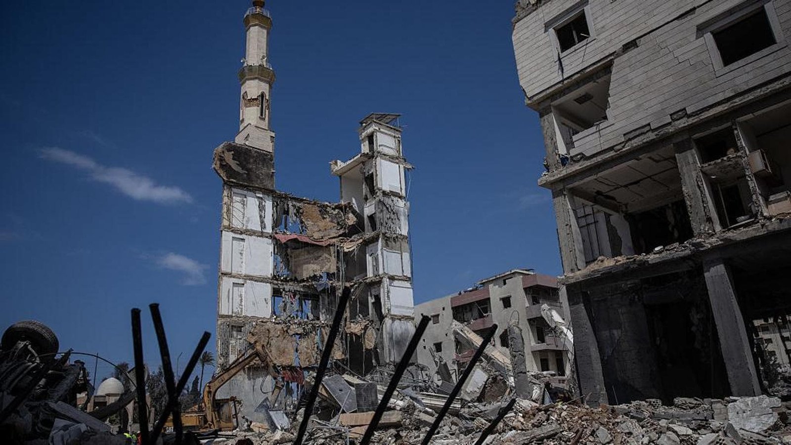 Guerra in Iran: oggi inizia il giorno dei negoziati. Trump: “No pedaggi a Hormuz, sono acque internazionali”. Delegazione Usa arrivata a Islamabad.