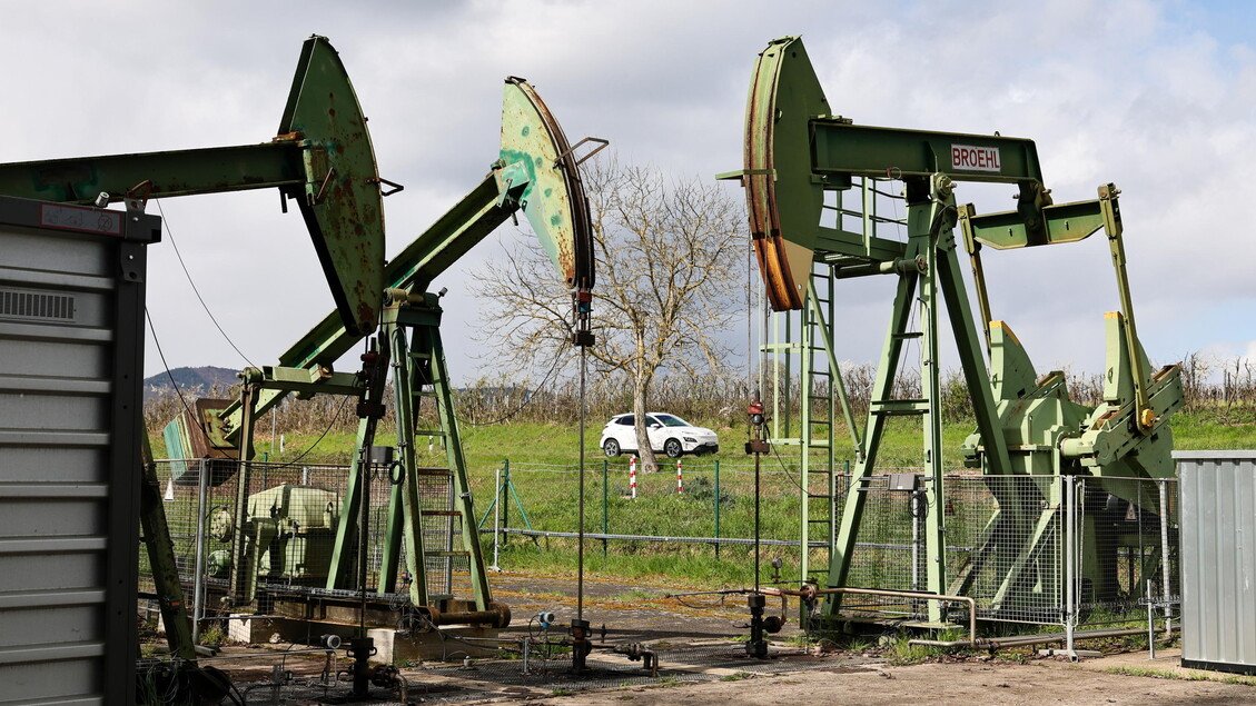 Il petrolio balza fino a 126 dollari per i timori di una guerra prolungata