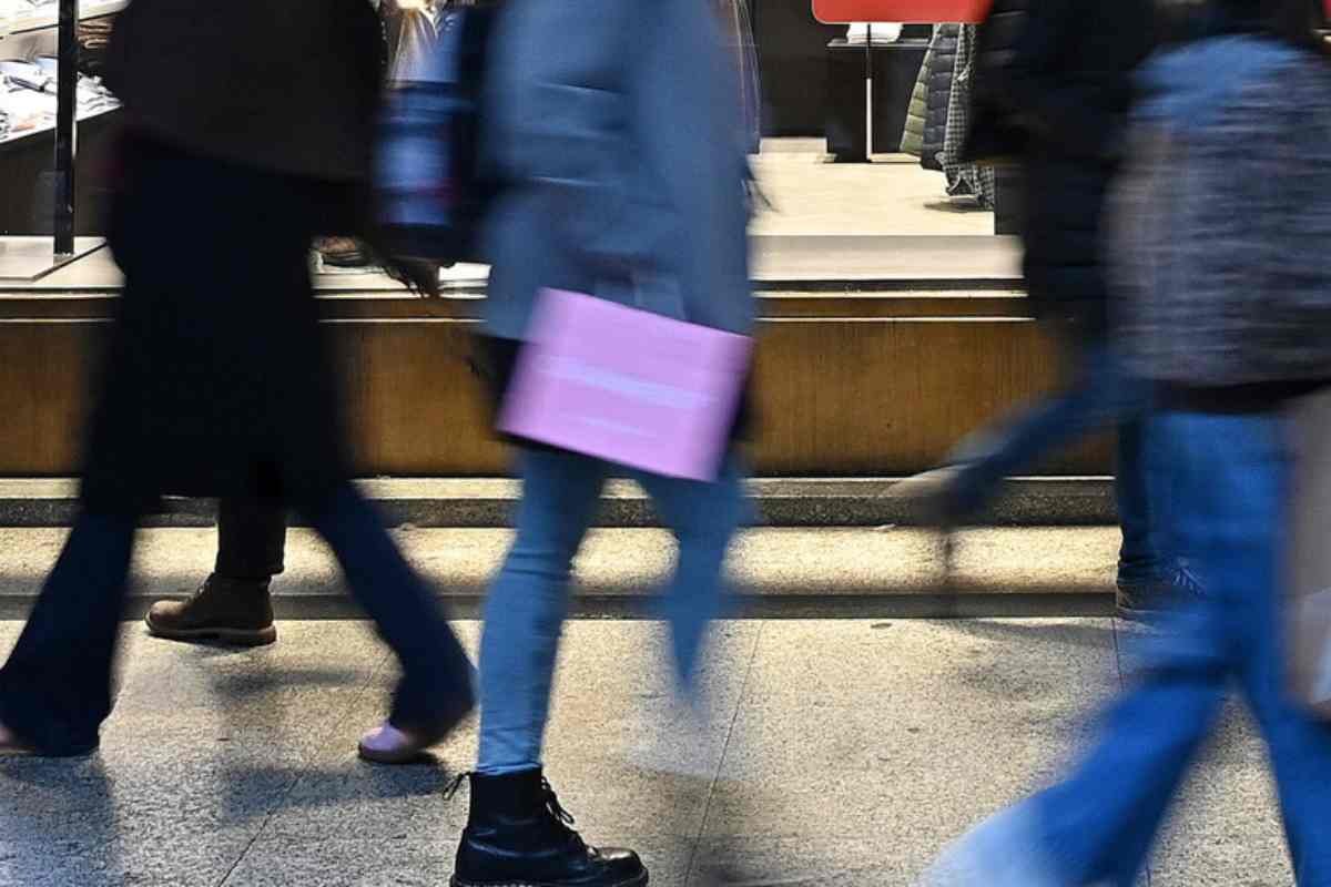 Il reddito medio delle famiglie italiane raggiunge 39.501 euro nel 2024, ma un occupato su dieci è a rischio povertà.