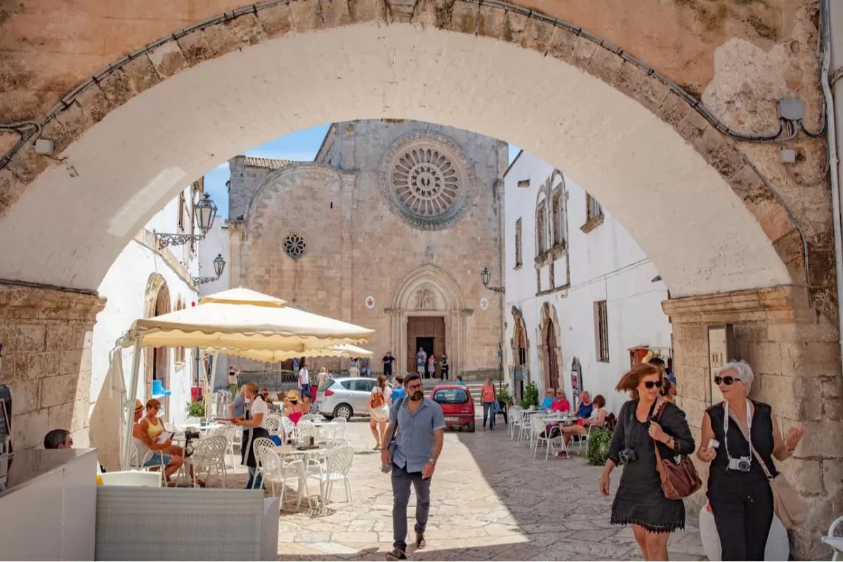 Lavoro in Puglia: quasi 2000 posizioni aperte