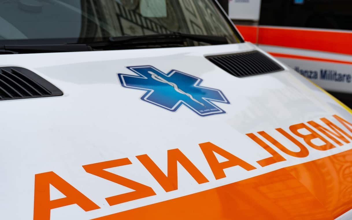 Lecce, si ribalta su strada in cui era appena deceduto un amico: è in gravi condizioni