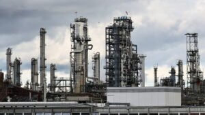 Nuova corsa del petrolio: salgono ancora i prezzi ai distributori