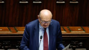 Pichetto frena sulle accise: "Lo sconto costa 1 miliardo al mese"