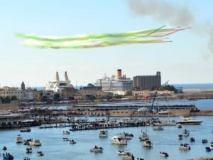 San Nicola, festa del patrono di Bari: Frecce Tricolori in tono minore, solo un sorvolo per la crisi in Medioriente.
